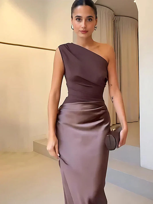 Amber™ – Ein Schulter Satin Maxikleid