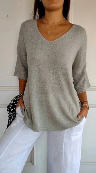 Hannah™ | Einfarbige Strickdamenbluse mit 3/4-Ärmeln und V-Ausschnitt.